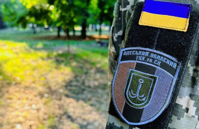 В Одессе возле ТЦК произошла стычка между раненым на фронте военным и женщиной