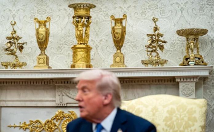 Дональд Трамп добавил больше золота в интерьер Овального кабинета