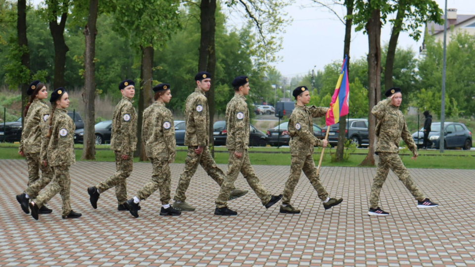 Учнів готуватимуть до національного спротиву з 14 років, а БЗВП у вишах буде скасована