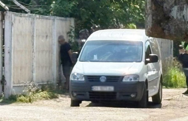 У Черкасах чоловік висмикнув чеку гранати і намагався взяти у заручники працівників ТЦК, відео