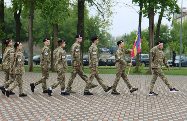 Учнів готуватимуть до національного спротиву з 14 років, а БЗВП у вишах буде скасована