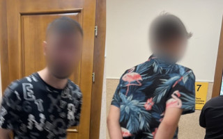 В Киеве взяли под стражу двух молодых людей, которых подозревают в изнасиловании 12-летней девочки