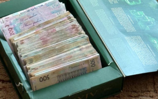 Деньги приносили в коробке из-под конфет — на Волыни чиновники присваивали премии подчиненных