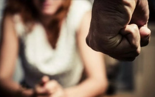 Вынуждал целовать ему ноги: в Полтаве задержали мужчину, который пытал женщину