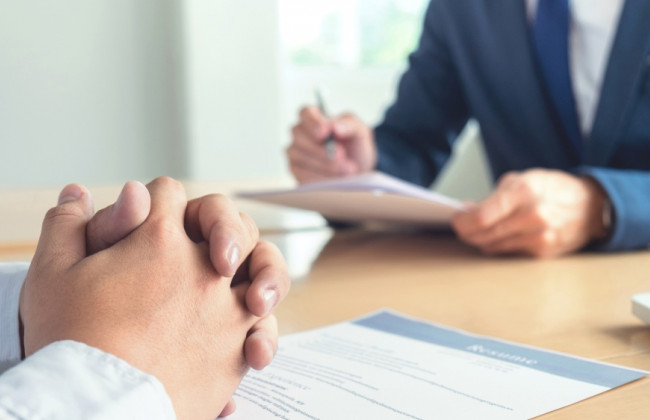 Работник не может выйти на работу и не может выполнять ее дистанционно: как действовать работодателю