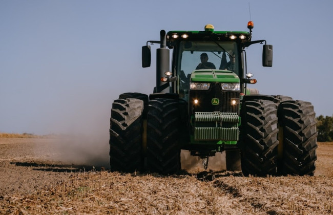 Кабмин упростил правила для управления сельхозтехникой