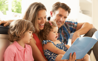 У Пенсійному фонді пояснили, як отримати допомогу при усиновленні дитини