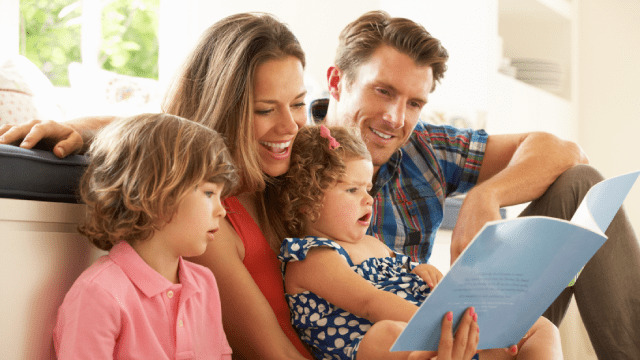 В Пенсионном фонде объяснили, как получить помощь при усыновлении ребенка