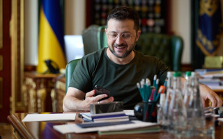 Зеленский заявил о «дне многих звонков»: обсудят формат для встречи лидеров