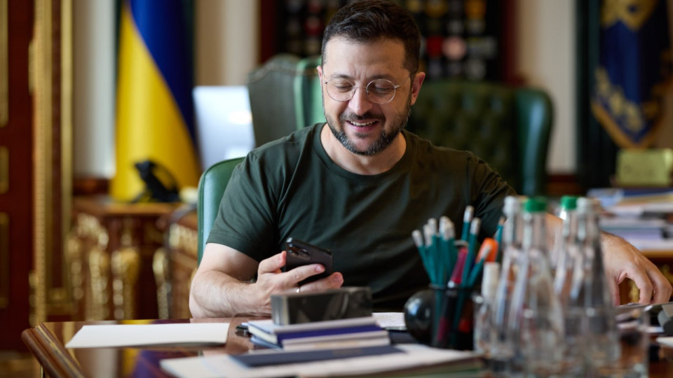 Зеленський заявив про «день багатьох дзвінків»: обговорять формат для зустрічі лідерів