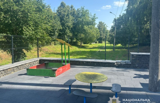 В Тернополе 14-летний подросток открыл стрельбу возле детской площадки