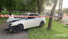 В Киеве водитель Subaru в состоянии алкогольного опьянения влетел в парк, где сидели люди – фото