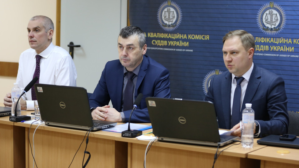 Чи самостійно члени ВККС виставляли бали за практичні роботи кандидатів до апеляційних судів, і де був Андрій Пасічник – розгляд справ у Верховному Суді має дати відповіді