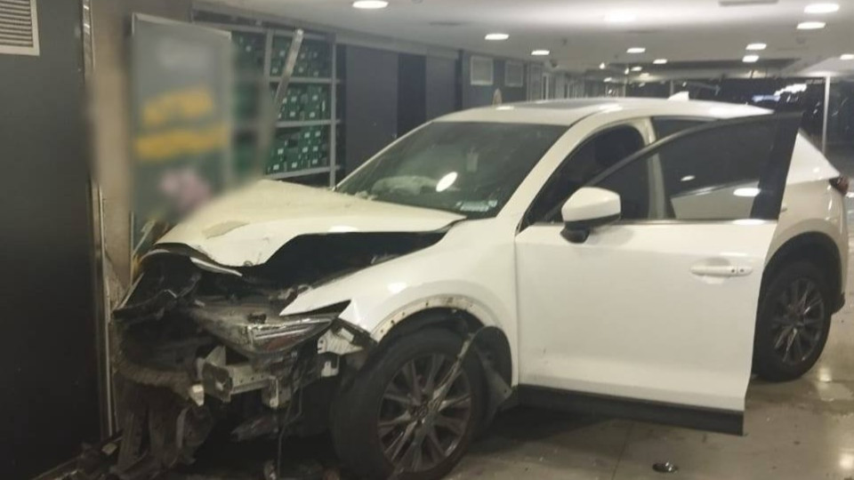 У Києві автомобіль влетів у торговий центр Ocean Plaza – у поліції розкрили деталі ДТП