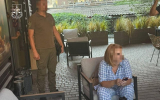 Обещала «закрыть глаза» на нарушение таможенных правил: в Одессе поймали на взятке работницу таможни