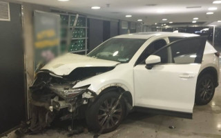 В Киеве автомобиль влетел в торговый центр Ocean Plaza – в полиции раскрыли детали ДТП