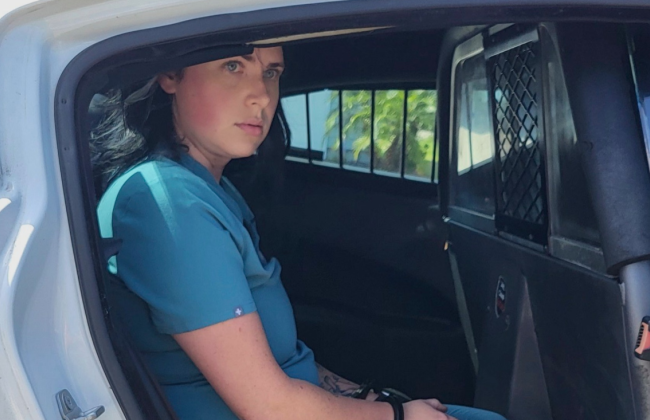 Во Флориде женщина подделала документы и лечила тысячи людей без медицинской лицензии