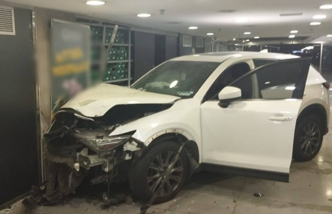 В Киеве автомобиль влетел в торговый центр Ocean Plaza – в полиции раскрыли детали ДТП