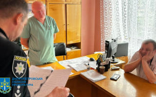 В Кривом Роге разоблачили медика на взятке $5 тысяч за фиктивные документы для отсрочки от военной службы