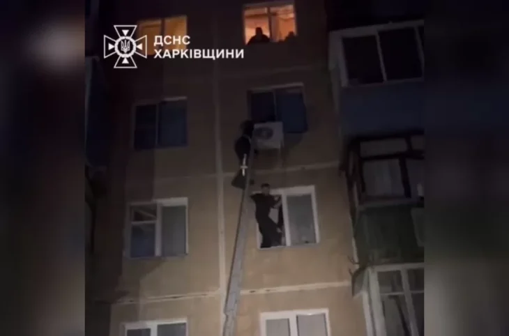 У Харкові дитина випала з вікна п’ятого поверху на кондиціонер, відео