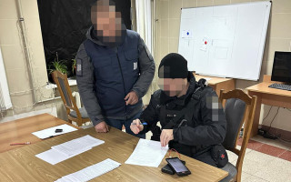 У Херсоні поліцейський жорстоко побив військового — його засудили до трьох років ув’язнення