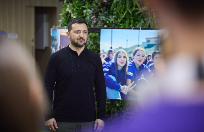 Владимир Зеленский поручил правительству снять ограничения на выезд для мужчин до 22 лет