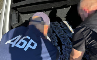 На Закарпатье будут судить таможенника и правоохранителя, которые устроили бизнес на уклонистах