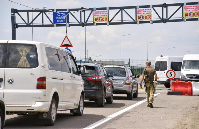 В пункте пропуска «Устилуг» на границе из-за ремонта дороги вводят реверсное движение