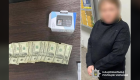 На Хмельнитчине женщина похитила 2200 долларов у пенсионера и попала за решетку