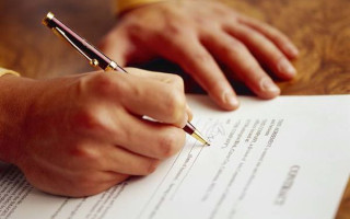 Чи може роботодавець з усіма працівниками укладати трудові договори із нефіксованим робочим часом — роз’яснення Держпраці