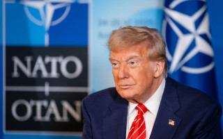 Трамп продолжит поставлять оружие Украине через НАТО даже в случае провала переговоров с Путиным, – Axios