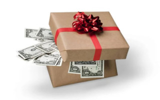 Украинские чиновники ежегодно декларируют более 3,4 млрд грн денежных подарков – НАПК