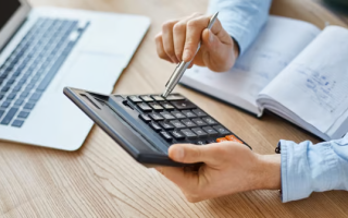 Українцям пояснили, коли за несвоєчасну виплату зарплати не накладатимуть штраф