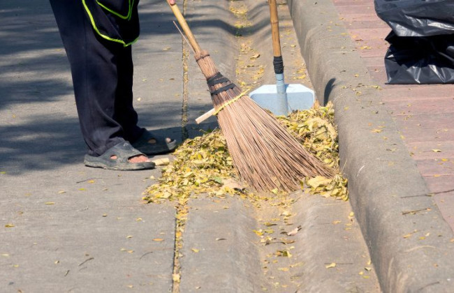 Кабмин разрешил привлекать к общественно полезным работам пенсионеров до 70 лет