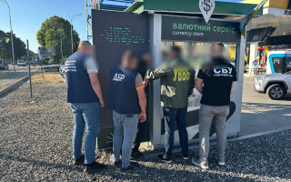 $6000 за втечу – на Закарпатті спіймали прикордонника на хабарі