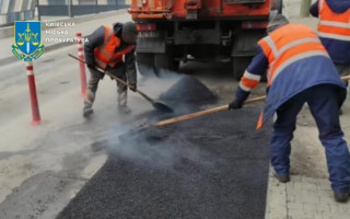 В Киеве разворовали 400 тыс грн во время проведения ямочного ремонта дорог