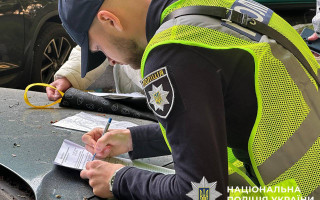 У Києві поліція перевірила мережу магазинів на предмет продажу товарів із наркотичними засобами