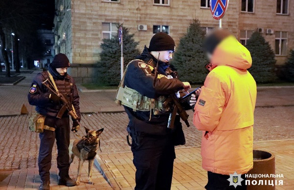 Кабмін знов пропонує депутатам закріпити у законі право поліції затримувати порушників комендантської години