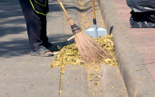 Кабмін дозволив залучати до суспільно корисних робіт пенсіонерів до 70 років