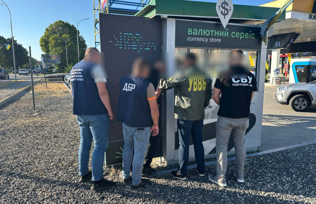 $6000 за втечу – на Закарпатті спіймали прикордонника на хабарі