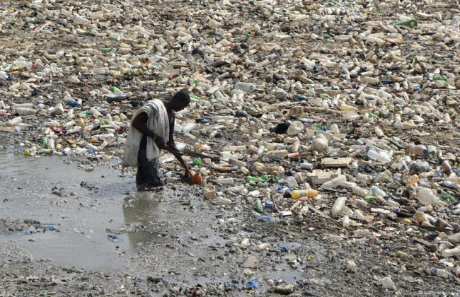 Переговори в Женеві щодо договору про пластикове забруднення зірвалися без угоди