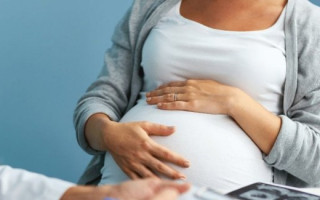 У Держпраці пояснили, чи входять відпустки по вагітності, пологах і догляду за дитиною до 3 років до страхового стажу