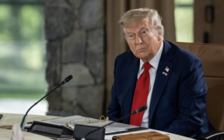 Ставки высокие, — Трамп сделал заявление перед вылетом на Аляску