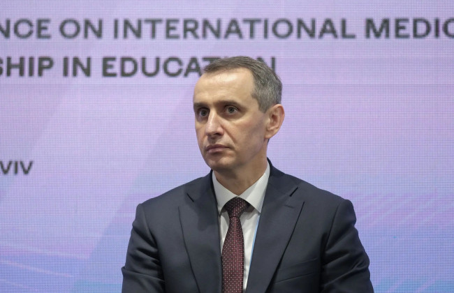 Минздрав планирует повысить базовые зарплаты врачей с января и обеспечивать медиков жильем