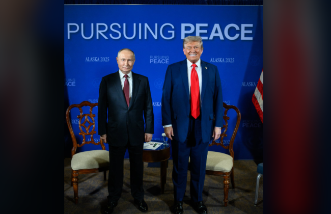 Білий дім опублікував спільне фото Трампа і Путіна, супроводивши його слоганом «У прагненні до миру»