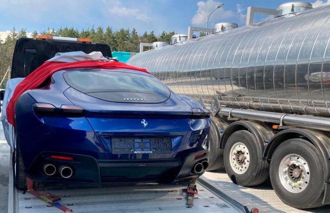 В Україні викрили схему з «нульовим розмитненням» Ferrari Roma для громадянина РФ