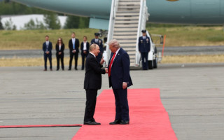 Трамп и Путин встретились на Аляске, видео