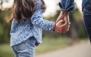 В Пенсионном фонде разъяснили, какие условия назначения пособия для одиноких матерей и родителей