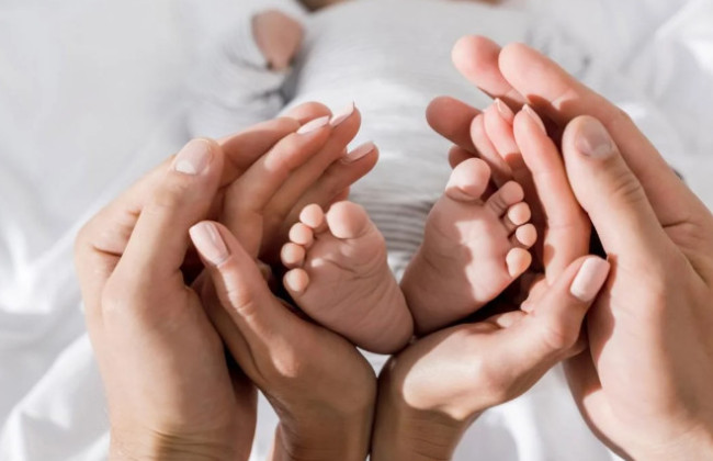 Украинка родила ребенка за границей — как получить помощь при рождении