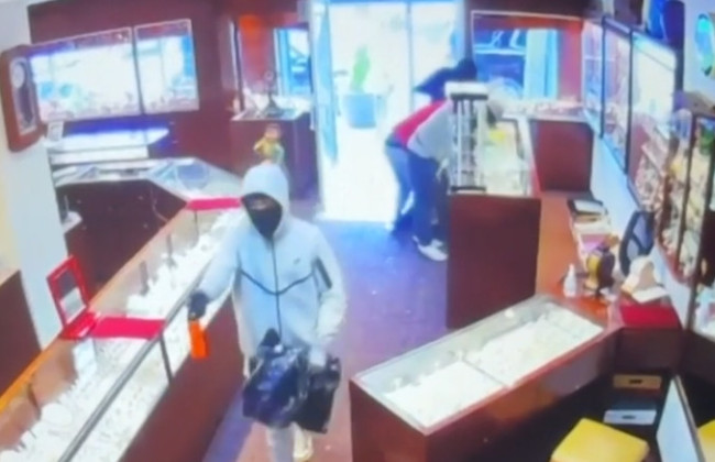 В Сиэтле воры обогатились на 2 миллиона долларов за 90 секунд — видео дерзкого ограбления